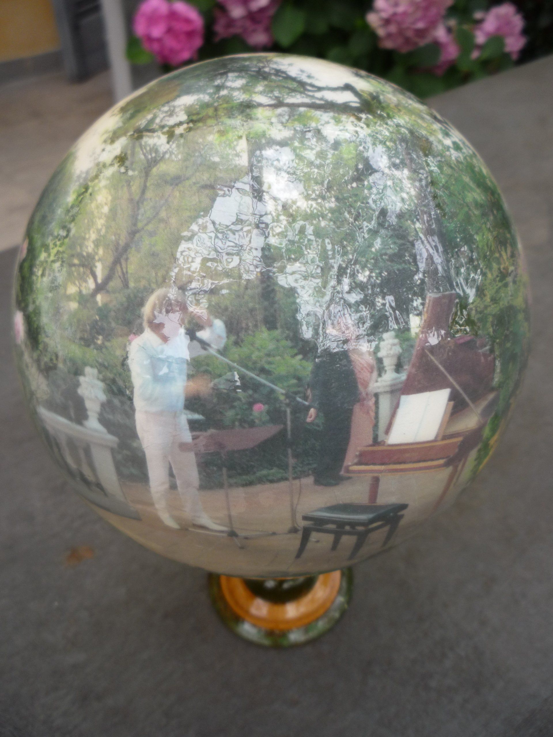 animali, cani, gatti, cavalli,  quadri, ritratti, dipinti, su misura, animali vestiti, oggetti, arredi, uova dipeinte, piatti, decorazioni, trompe, fiori, stencil, decoupage, carta, colla, matita, pennello, olio su tela , riviste, pubblicazioni, eventi, Marina Rigolone, artista, pittrice, decoratrice,