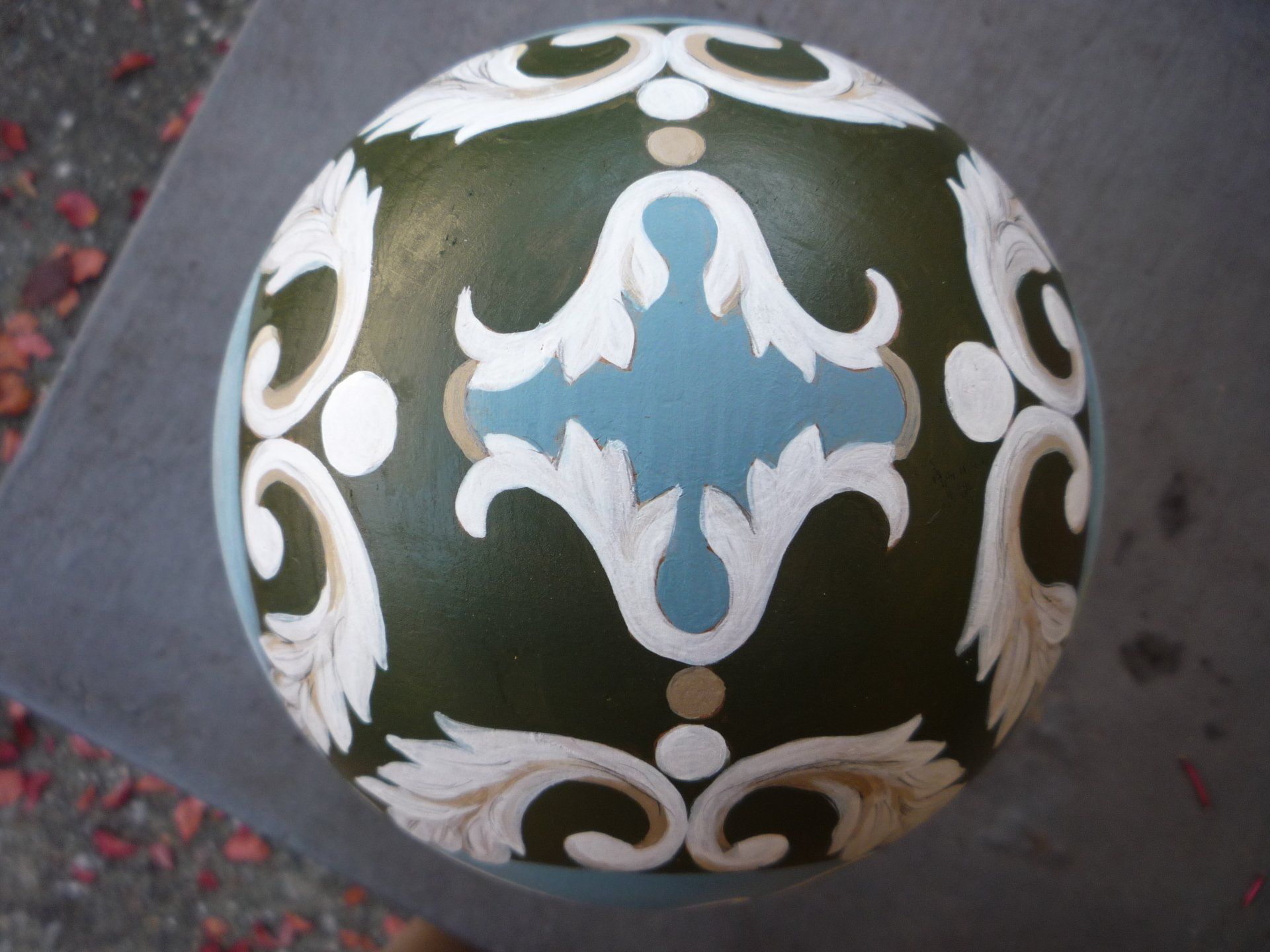 animali, cani, gatti, cavalli,  quadri, ritratti, dipinti, su misura, animali vestiti, oggetti, arredi, uova dipeinte, piatti, decorazioni, trompe, fiori, stencil, decoupage, carta, colla, matita, pennello, olio su tela , riviste, pubblicazioni, eventi, Marina Rigolone, artista, pittrice, decoratrice,