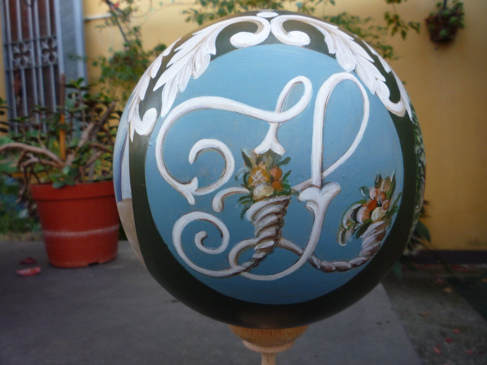 animali, cani, gatti, cavalli,  quadri, ritratti, dipinti, su misura, animali vestiti, oggetti, arredi, uova dipeinte, piatti, decorazioni, trompe, fiori, stencil, decoupage, carta, colla, matita, pennello, olio su tela , riviste, pubblicazioni, eventi, Marina Rigolone, artista, pittrice, decoratrice,