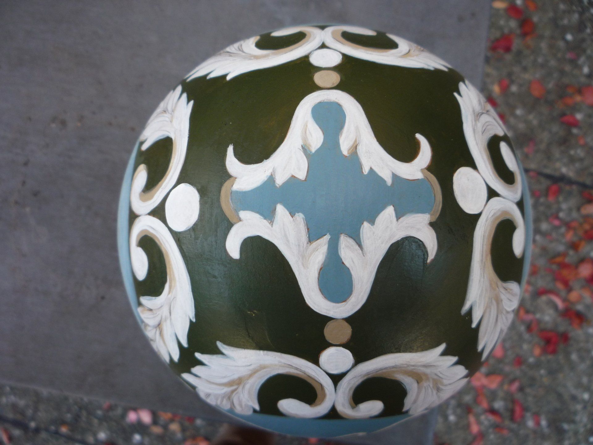 animali, cani, gatti, cavalli,  quadri, ritratti, dipinti, su misura, animali vestiti, oggetti, arredi, uova dipeinte, piatti, decorazioni, trompe, fiori, stencil, decoupage, carta, colla, matita, pennello, olio su tela , riviste, pubblicazioni, eventi, Marina Rigolone, artista, pittrice, decoratrice,