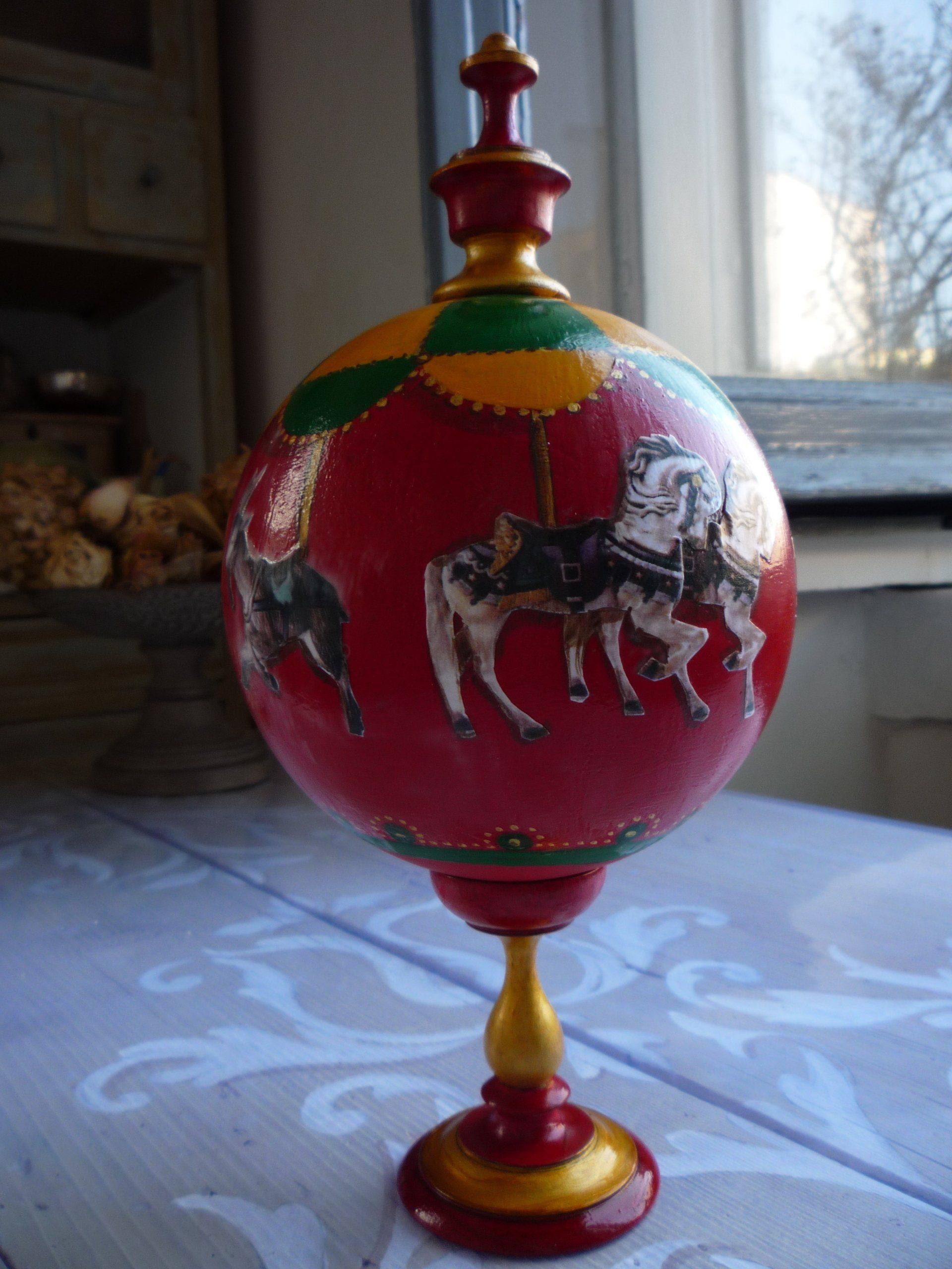 animali, cani, gatti, cavalli,  quadri, ritratti, dipinti, su misura, animali vestiti, oggetti, arredi, uova dipeinte, piatti, decorazioni, trompe, fiori, stencil, decoupage, carta, colla, matita, pennello, olio su tela , riviste, pubblicazioni, eventi, Marina Rigolone, artista, pittrice, decoratrice,