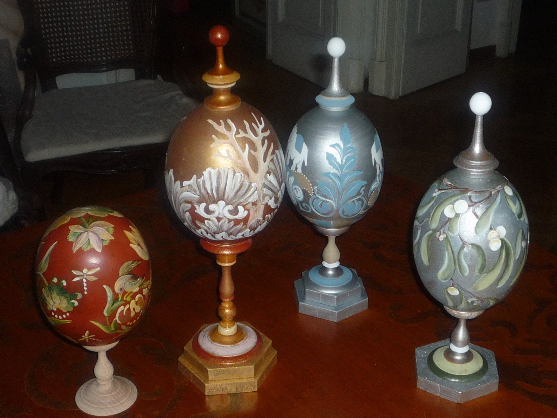 animali, cani, gatti, cavalli,  quadri, ritratti, dipinti, su misura, animali vestiti, oggetti, arredi, uova dipeinte, piatti, decorazioni, trompe, fiori, stencil, decoupage, carta, colla, matita, pennello, olio su tela , riviste, pubblicazioni, eventi, Marina Rigolone, artista, pittrice, decoratrice,