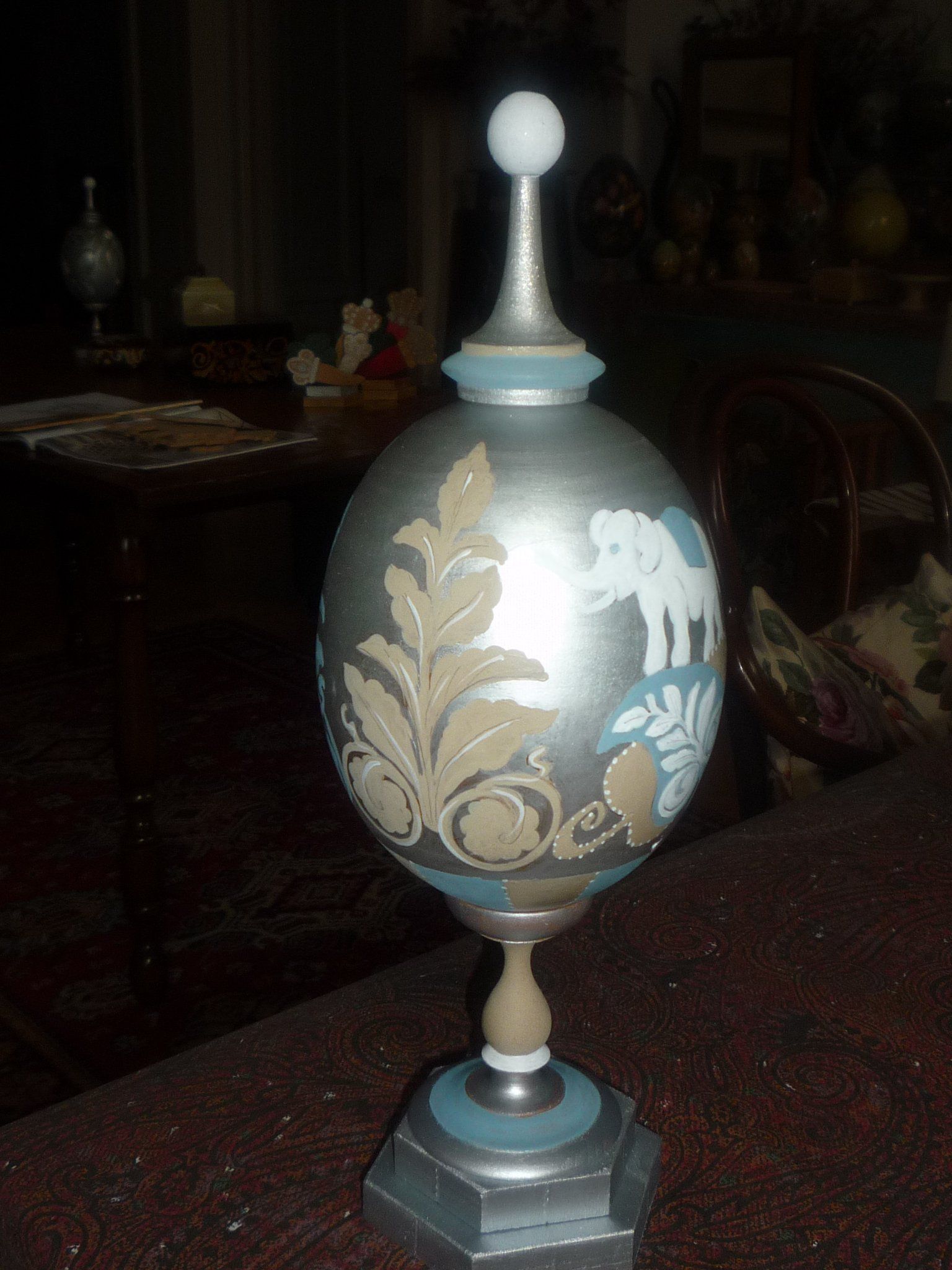 animali, cani, gatti, cavalli,  quadri, ritratti, dipinti, su misura, animali vestiti, oggetti, arredi, uova dipeinte, piatti, decorazioni, trompe, fiori, stencil, decoupage, carta, colla, matita, pennello, olio su tela , riviste, pubblicazioni, eventi, Marina Rigolone, artista, pittrice, decoratrice,