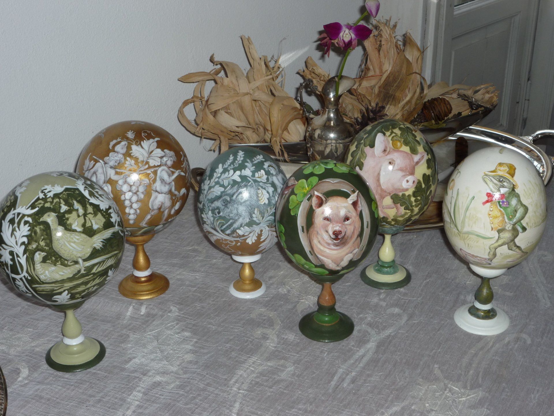 animali, cani, gatti, cavalli,  quadri, ritratti, dipinti, su misura, animali vestiti, oggetti, arredi, uova dipeinte, piatti, decorazioni, trompe, fiori, stencil, decoupage, carta, colla, matita, pennello, olio su tela , riviste, pubblicazioni, eventi, Marina Rigolone, artista, pittrice, decoratrice,