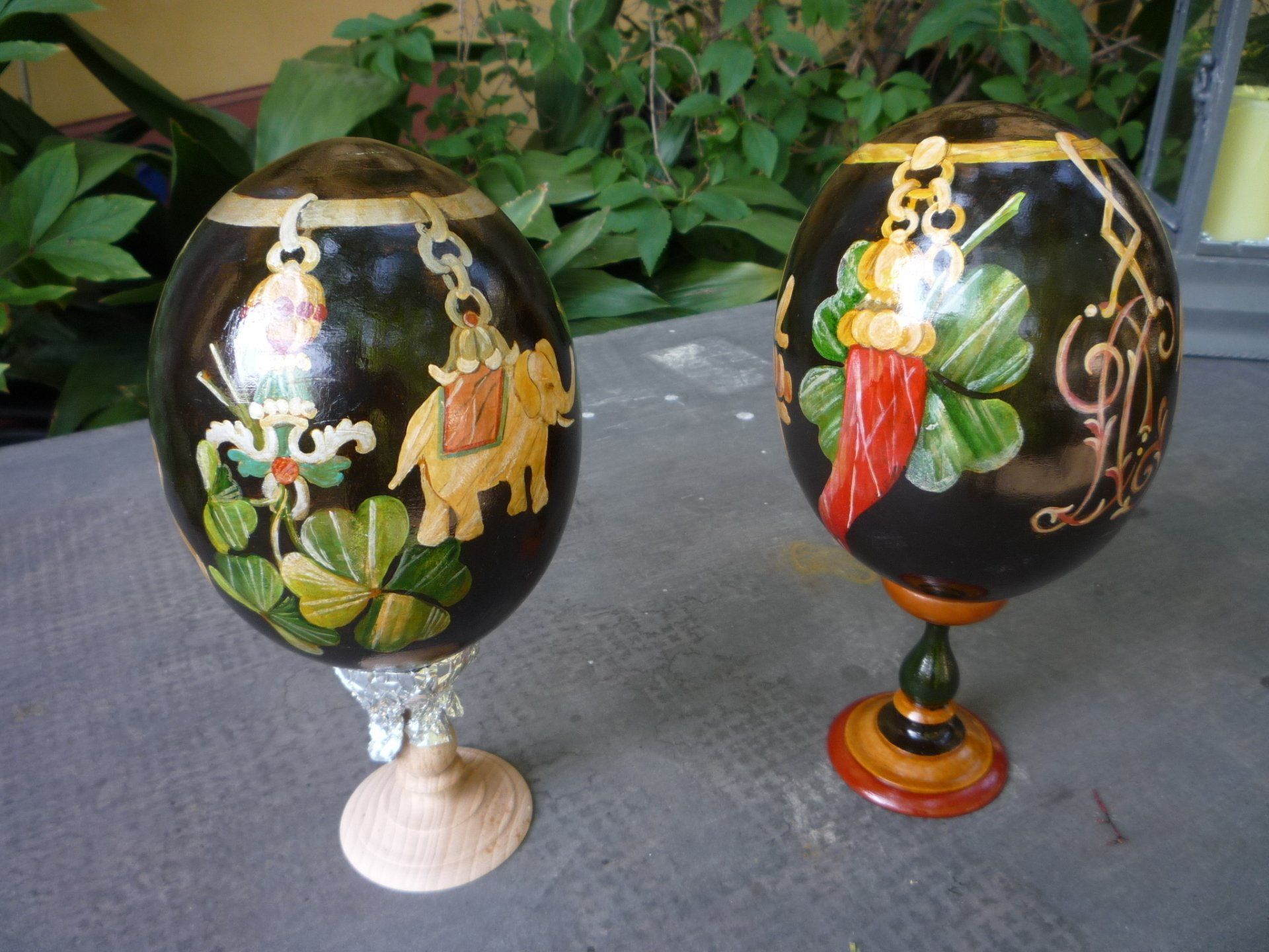 animali, cani, gatti, cavalli,  quadri, ritratti, dipinti, su misura, animali vestiti, oggetti, arredi, uova dipeinte, piatti, decorazioni, trompe, fiori, stencil, decoupage, carta, colla, matita, pennello, olio su tela , riviste, pubblicazioni, eventi, Marina Rigolone, artista, pittrice, decoratrice,