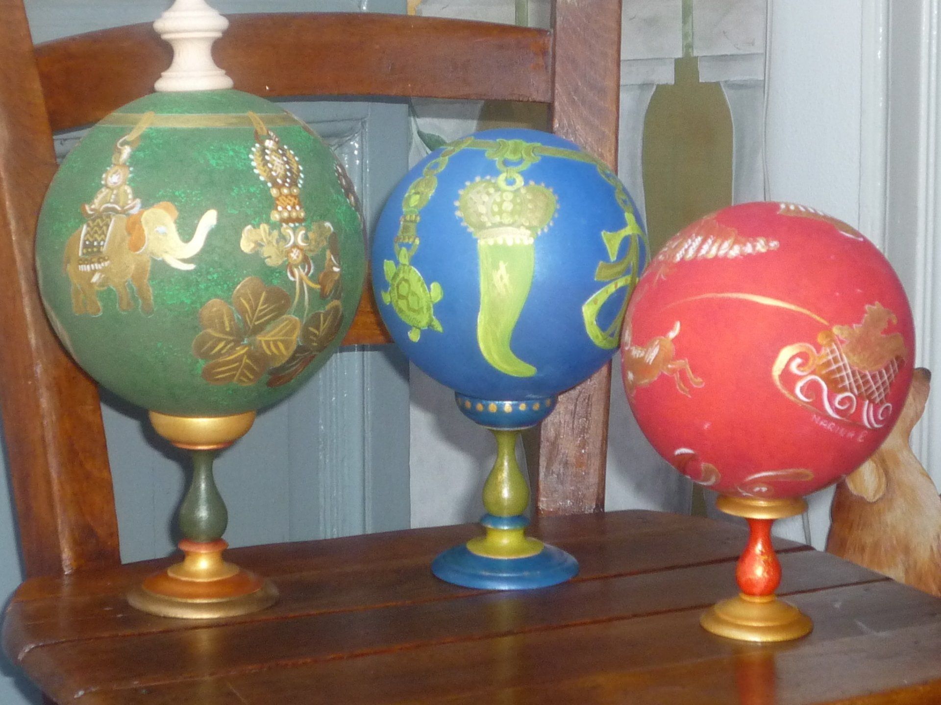 animali, cani, gatti, cavalli,  quadri, ritratti, dipinti, su misura, animali vestiti, oggetti, arredi, uova dipeinte, piatti, decorazioni, trompe, fiori, stencil, decoupage, carta, colla, matita, pennello, olio su tela , riviste, pubblicazioni, eventi, Marina Rigolone, artista, pittrice, decoratrice,