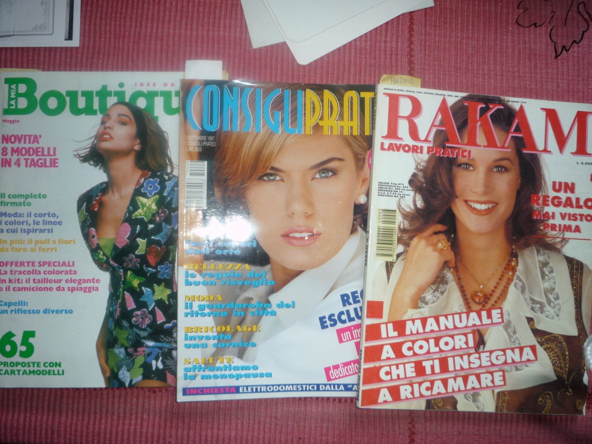 animali, cani, gatti, cavalli,  quadri, giornali, ritratti, dipinti, su misura, animali vestiti, oggetti, arredi, uova dipinte, piatti, decorazioni, trompe, fiori, stencil, decoupage, carta, colla, matita, pennello, olio su tela , riviste, libri, pubblicazioni, eventi, Marina Rigolone, artista, pittrice, decoratrice,