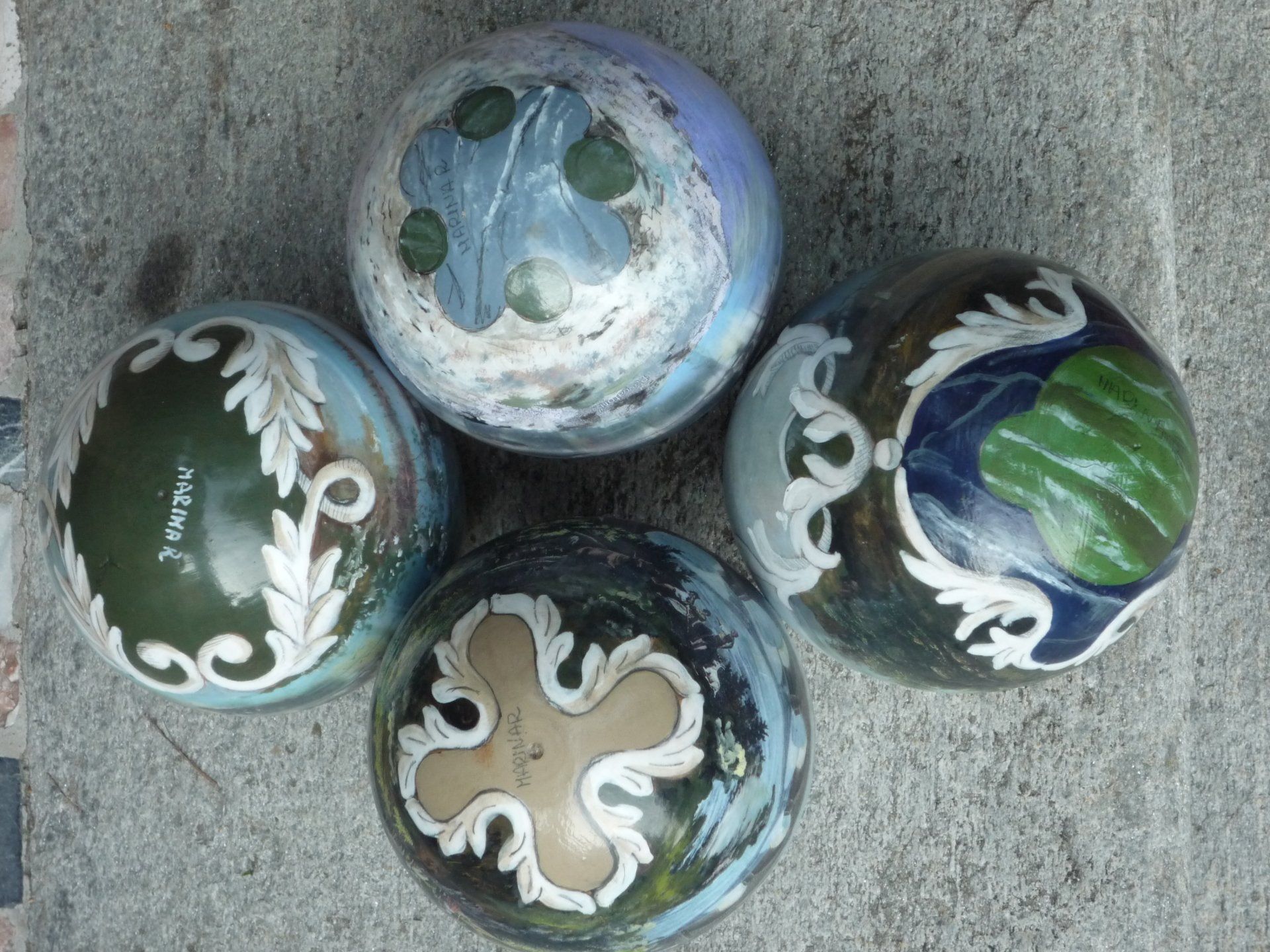 animali, cani, gatti, cavalli,  quadri, ritratti, dipinti, su misura, animali vestiti, oggetti, arredi, uova dipeinte, piatti, decorazioni, trompe, fiori, stencil, decoupage, carta, colla, matita, pennello, olio su tela , riviste, pubblicazioni, eventi, Marina Rigolone, artista, pittrice, decoratrice,