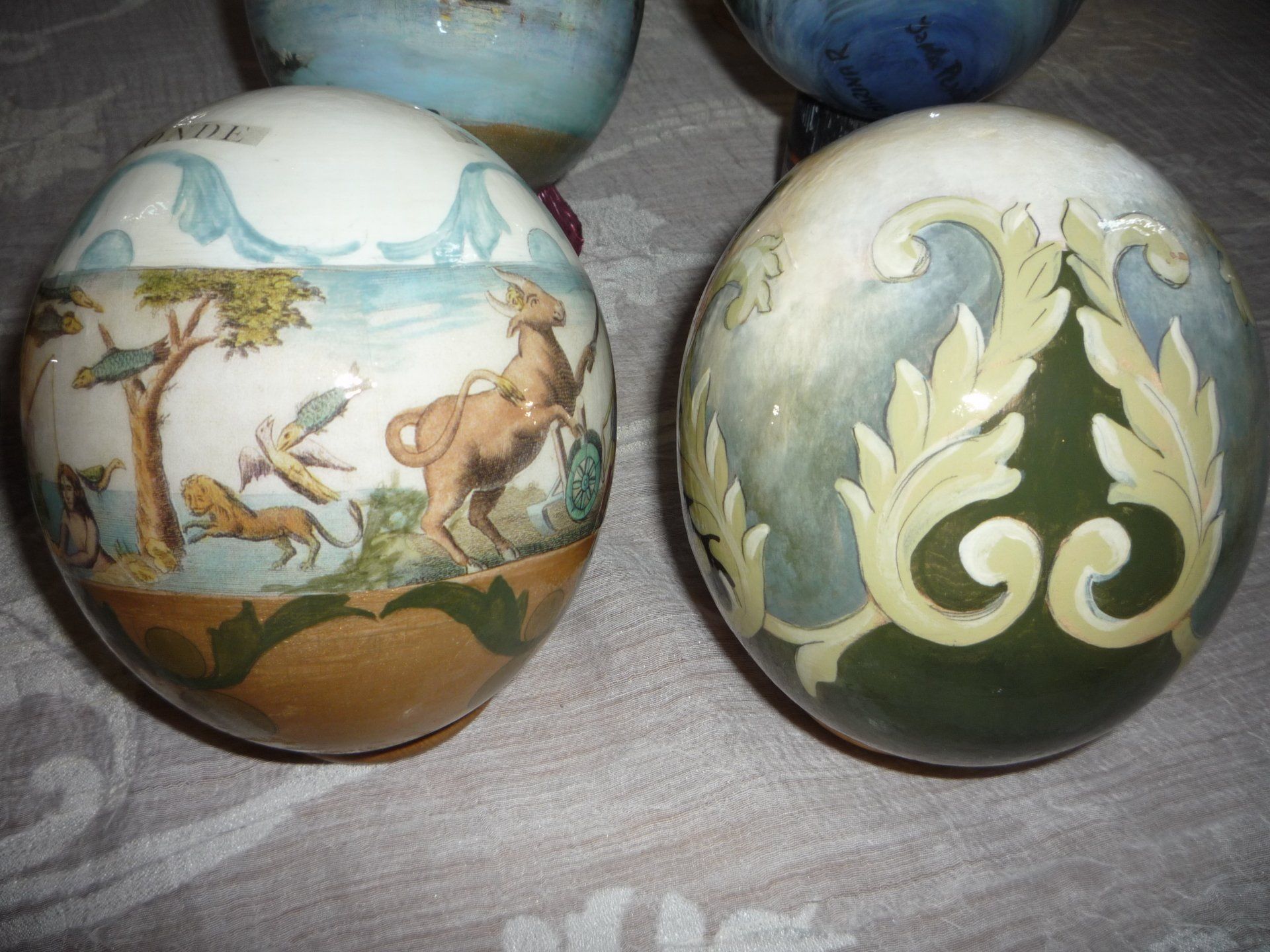 animali, cani, gatti, cavalli,  quadri, ritratti, dipinti, su misura, animali vestiti, oggetti, arredi, uova dipeinte, piatti, decorazioni, trompe, fiori, stencil, decoupage, carta, colla, matita, pennello, olio su tela , riviste, pubblicazioni, eventi, Marina Rigolone, artista, pittrice, decoratrice,