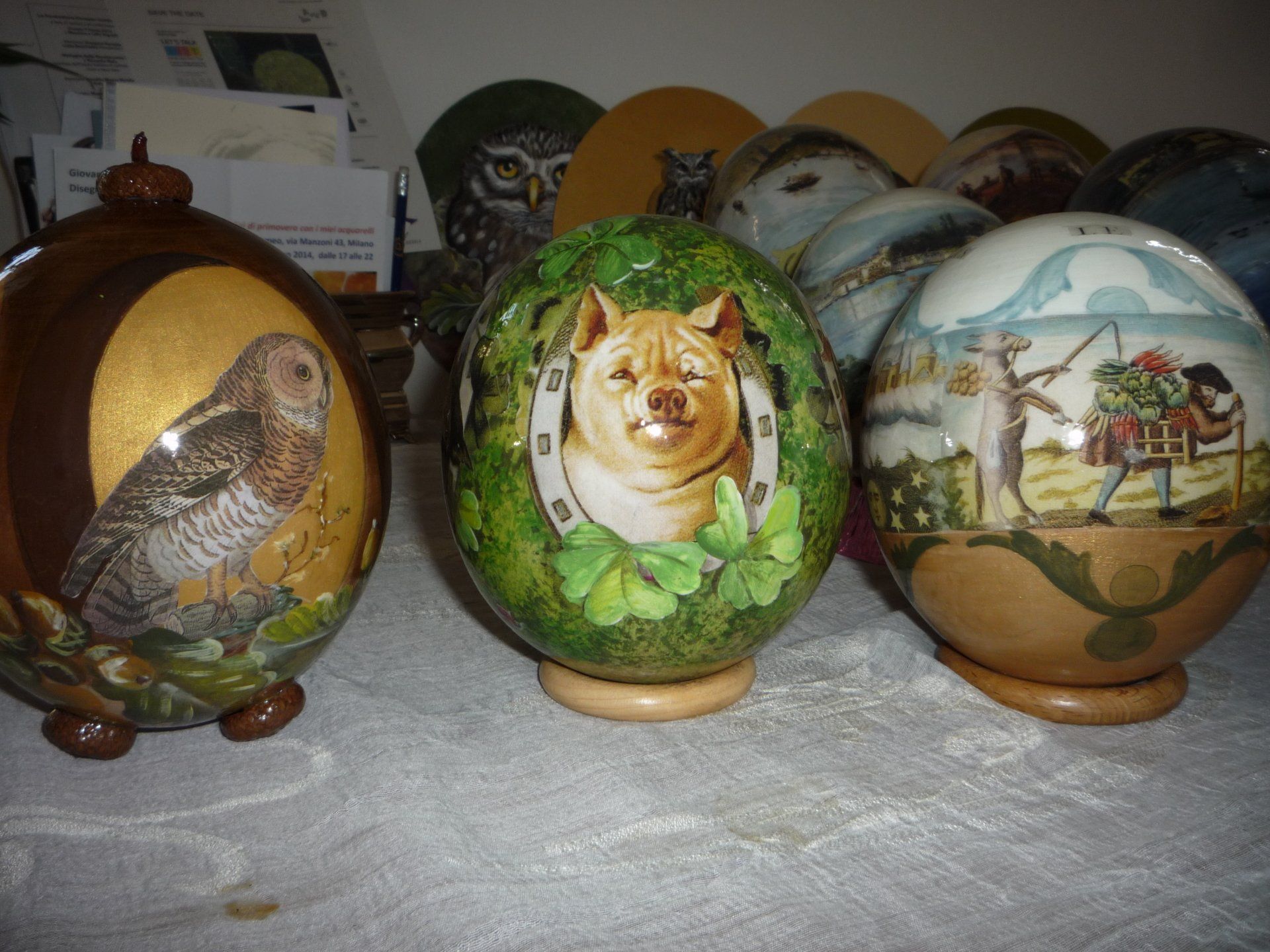 animali, cani, gatti, cavalli,  quadri, ritratti, dipinti, su misura, animali vestiti, oggetti, arredi, uova dipeinte, piatti, decorazioni, trompe, fiori, stencil, decoupage, carta, colla, matita, pennello, olio su tela , riviste, pubblicazioni, eventi, Marina Rigolone, artista, pittrice, decoratrice,