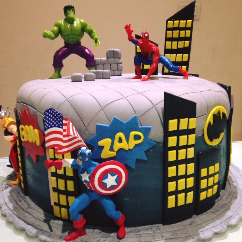 Torta con supereroi