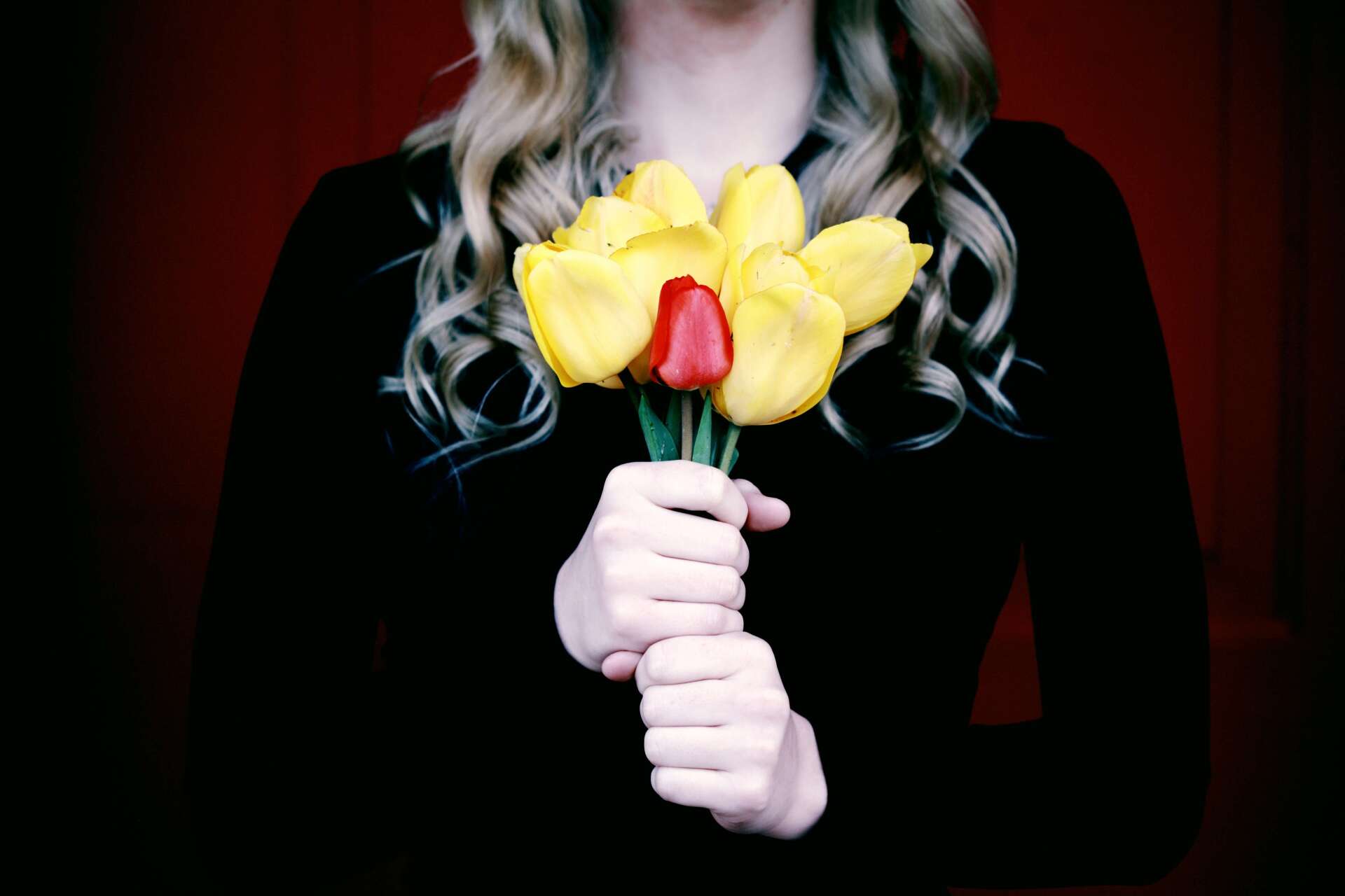 traditional funeral services woman tulips