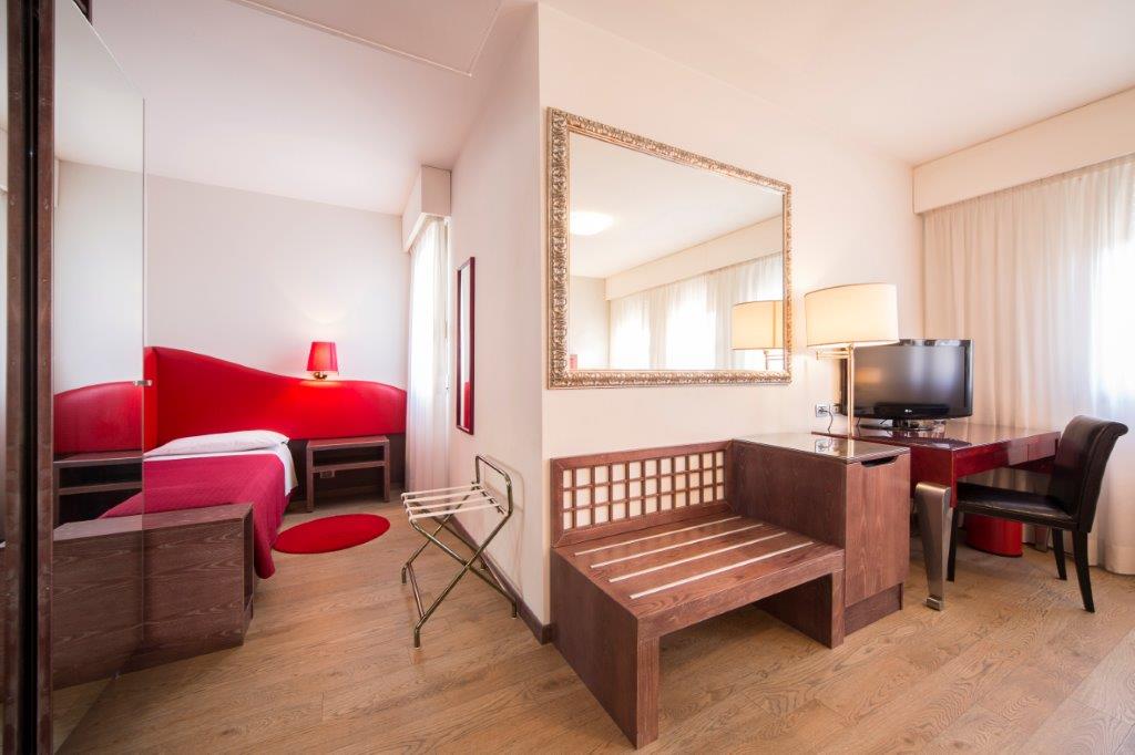 Stanza hotel con tv