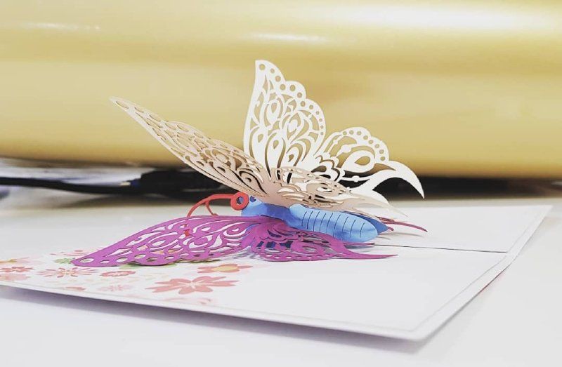 Farfalla di carta