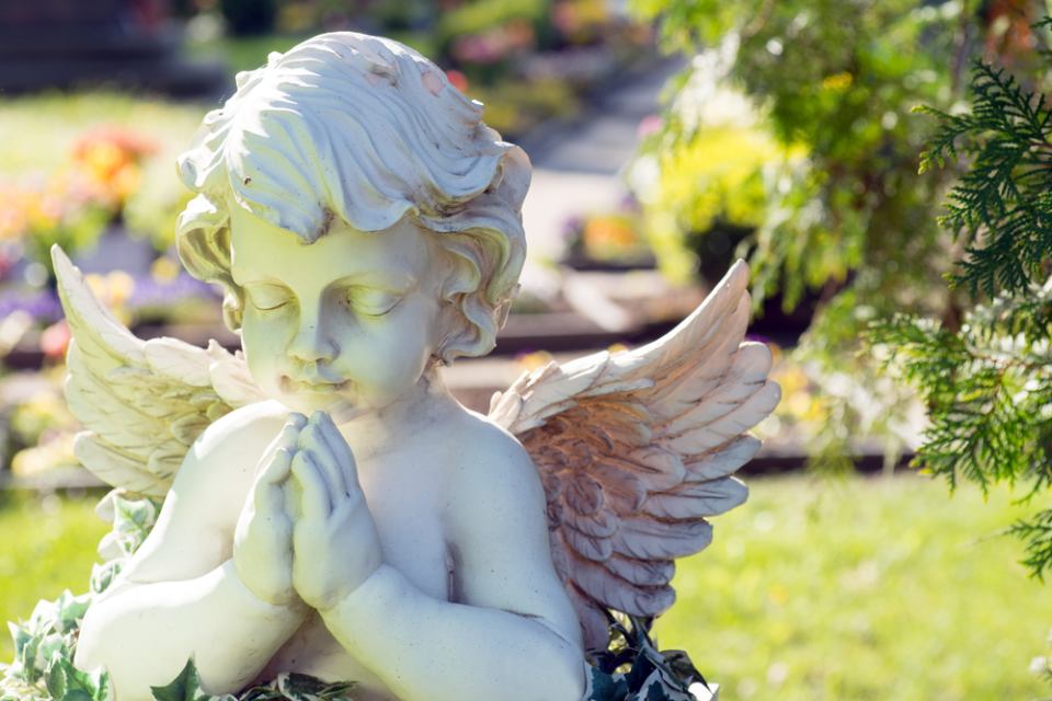 statua sacra per cimitero