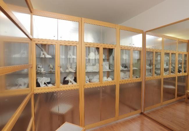 negozio di scarpe e accessori per la sposa e lo sposo