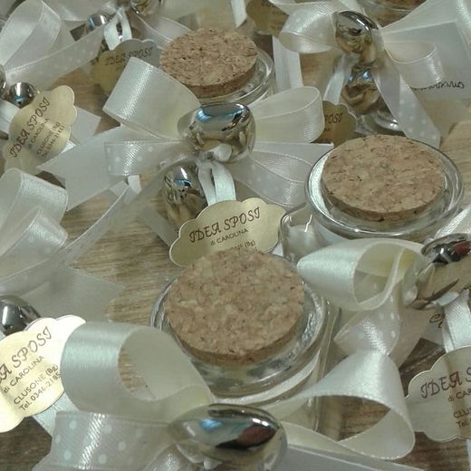 bomboniere con confetti per matrimonio