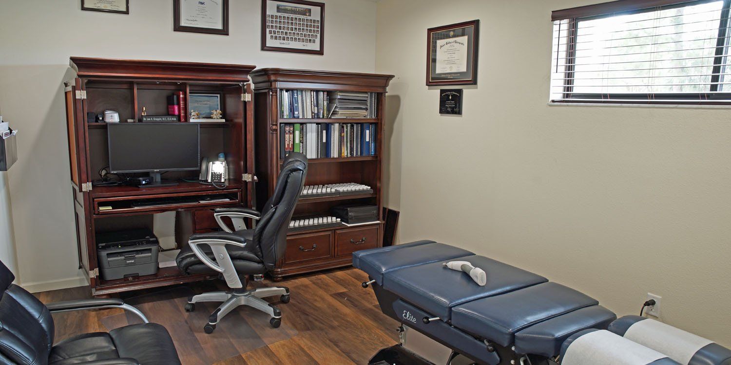 chiropractic-treatment-room-grappin-clinic-office