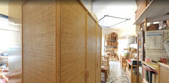 interno di un negozio, armadio