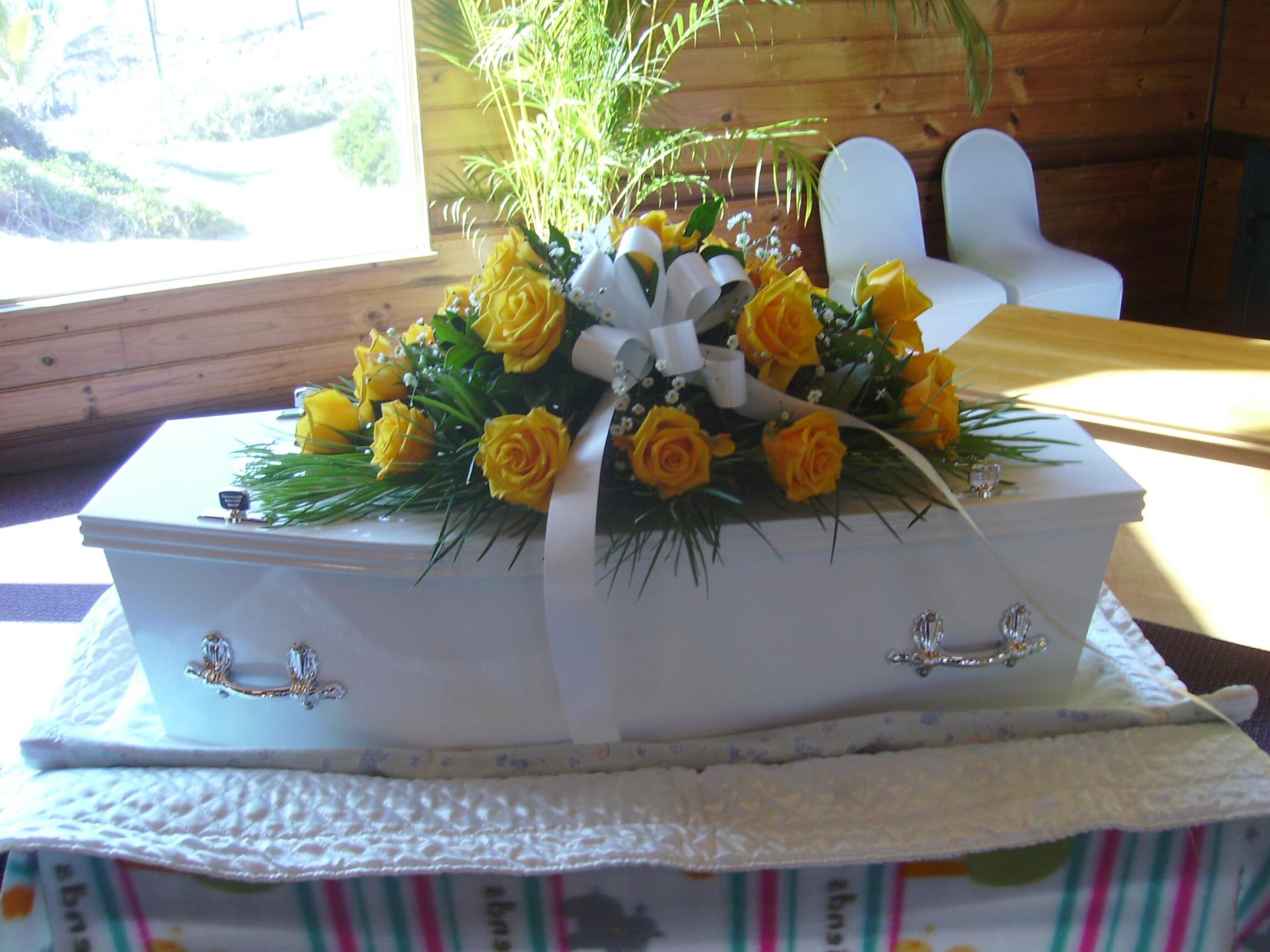 Funeral flower — Funeral home in North Rockhampton, QLD Funeral flower — Funeral home in North Rockhampton, QLD
