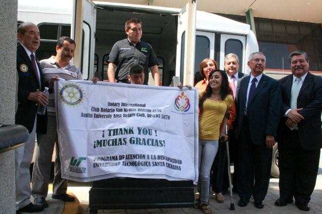 Club Rotario entrega de Camion con Rampa Club Rotario entrega de Camion con Rampa