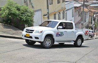 Cursos de conducción para carros en loma
