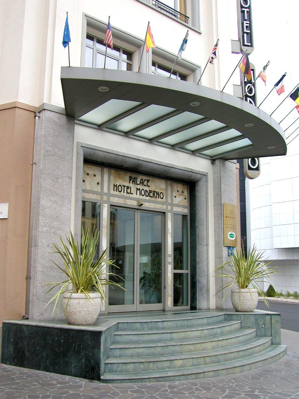 installazione di porte automatiche con dispositivi di comando