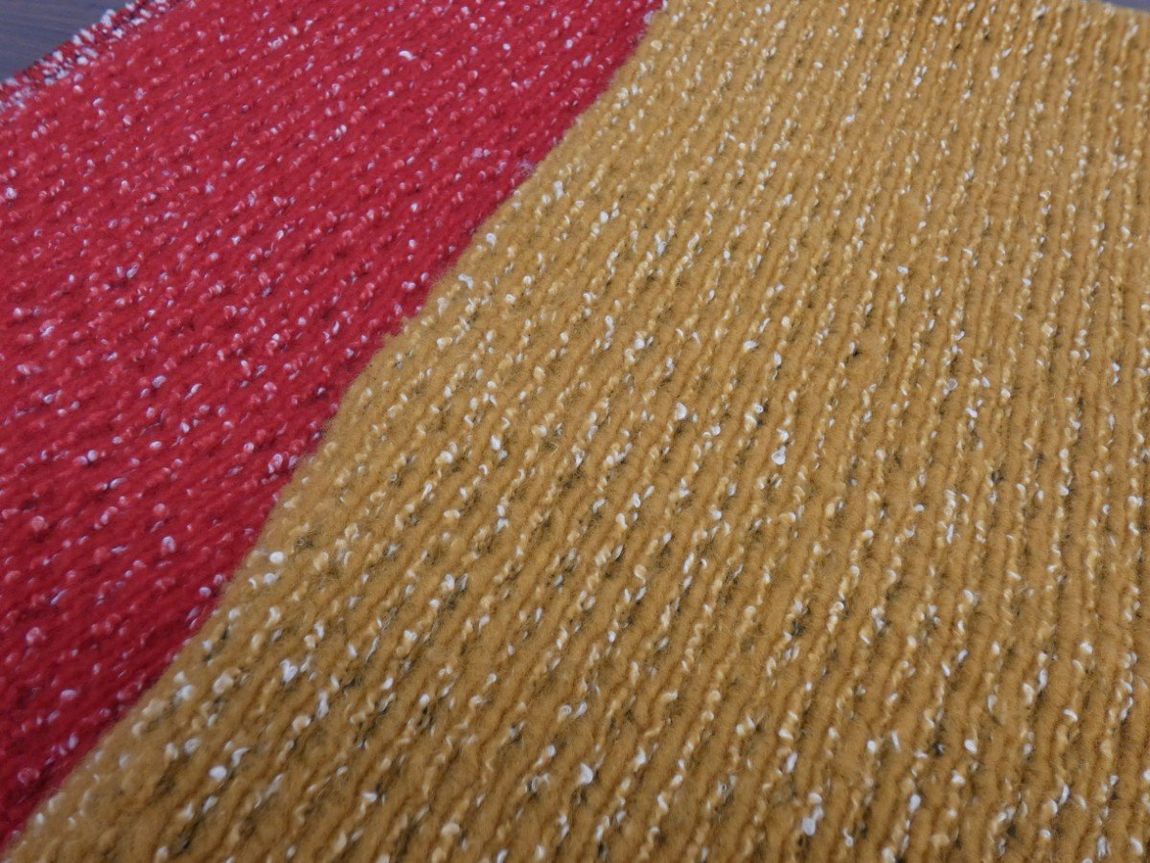tessuto beige e rosso