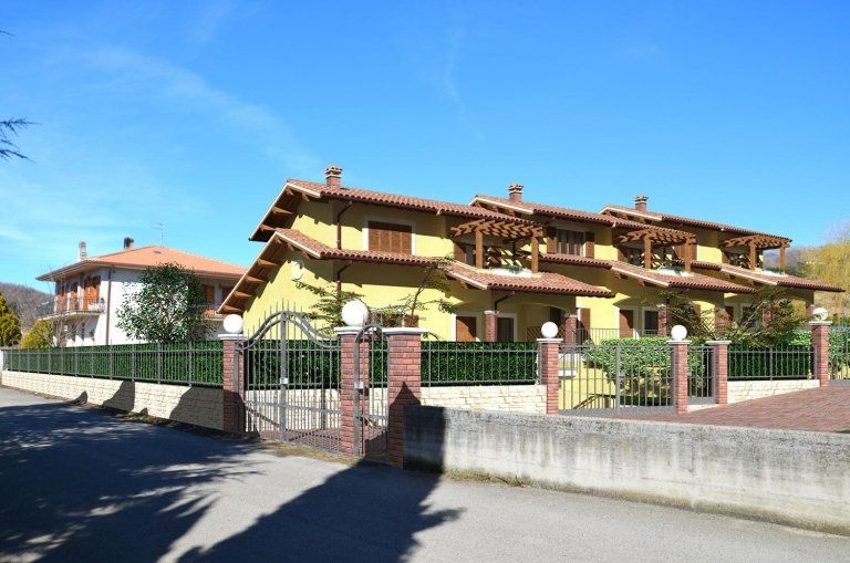 TRIFAMILIARE RIETI