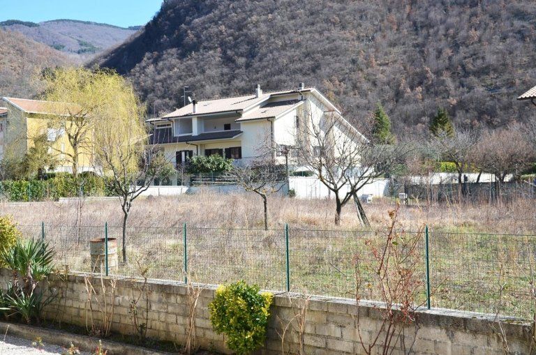 TRIFAMILIARE RIETI