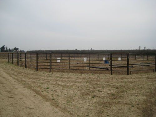 Powder M. gate w-6-rail braces