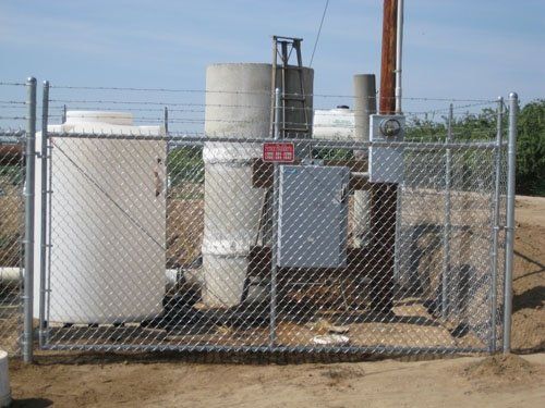 6 foot Chainlink w-Barbwire-4