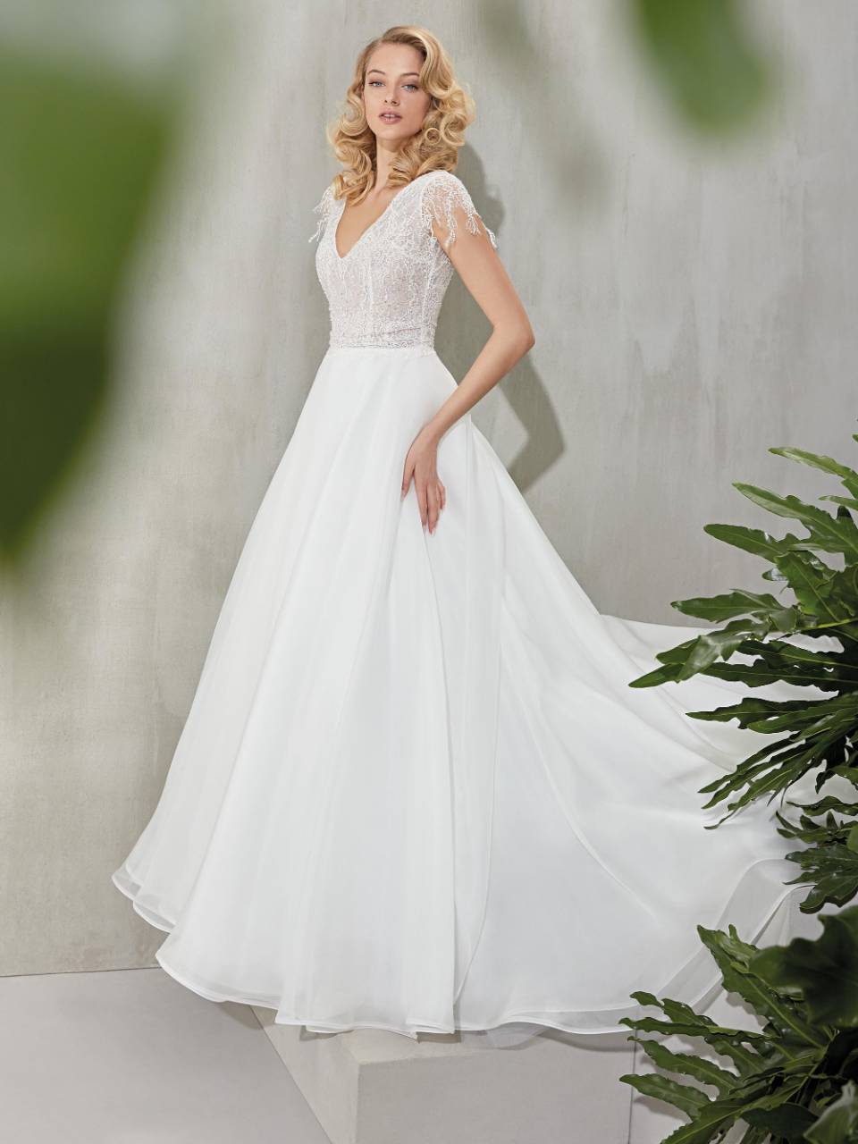 Abito da sposa scollo a punta