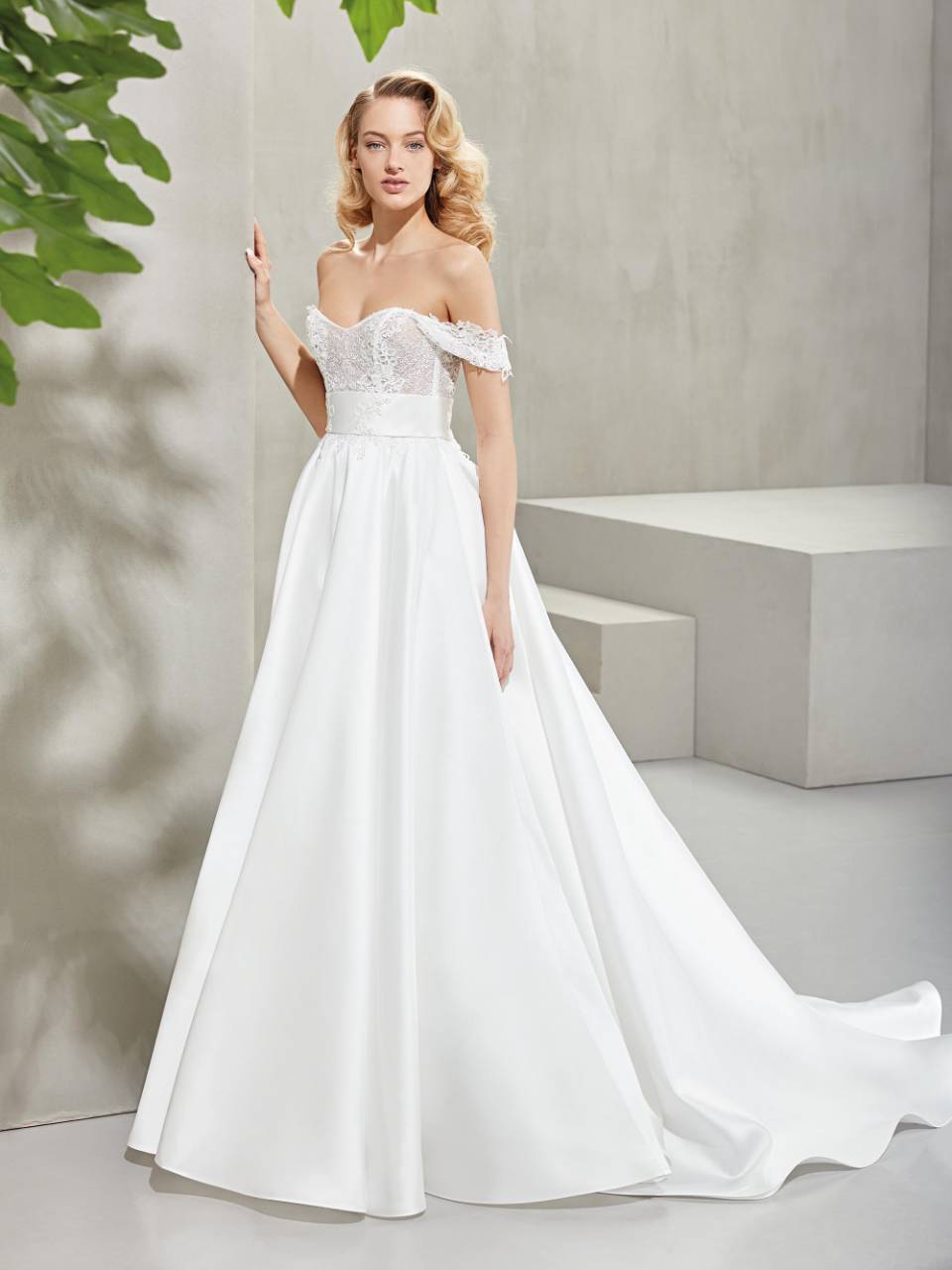 Abito da sposa maniche con balze