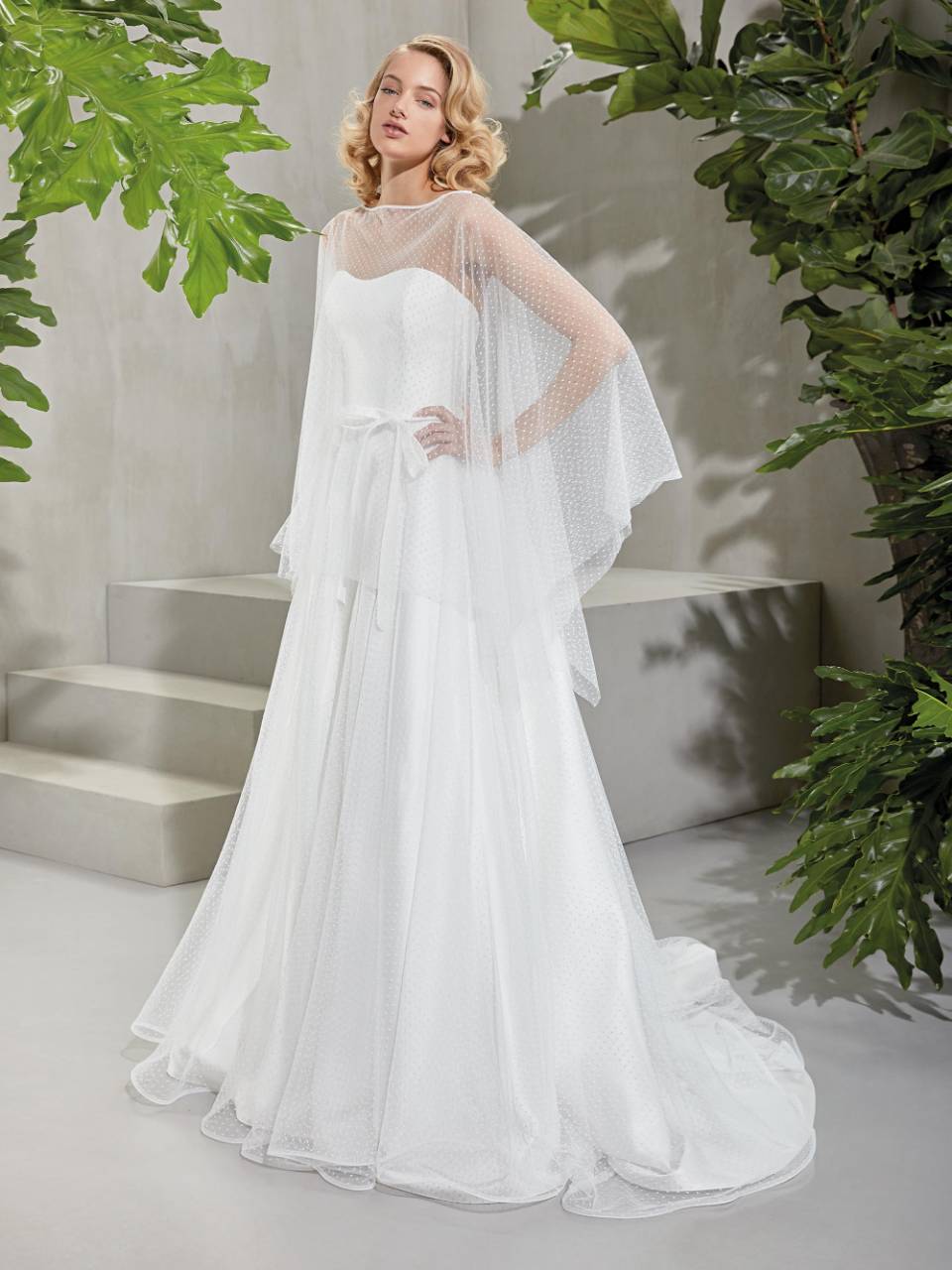 Abito da sposa velo su schiena