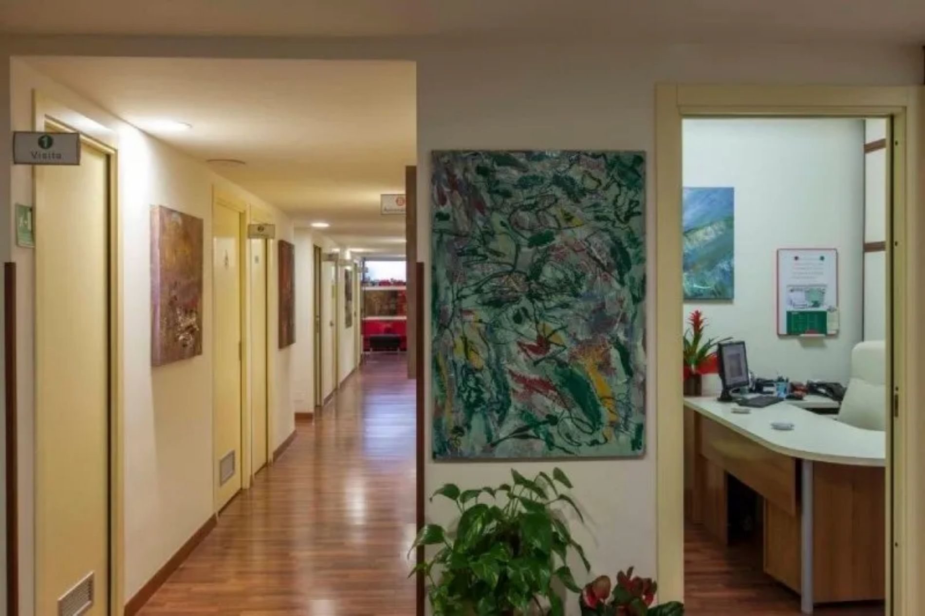 corridoio di uno studio dentistico