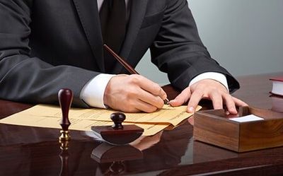 Lawyer — Attorney Signing Papers in Decatur, AL Lawyer — Attorney Signing Papers in Decatur, AL