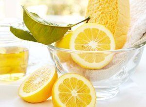 Halved lemons in a bowl used for enema therapy by Hertfordshire Colonics