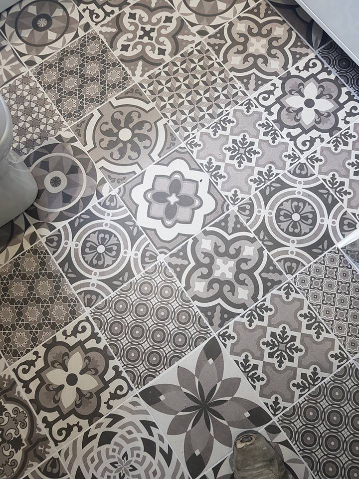Patterned tiles