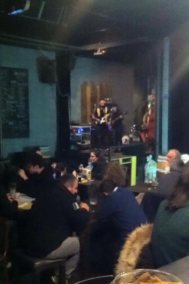 sala piena di clienti