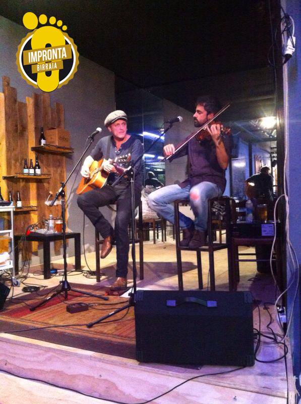 due di musicisti sul palco