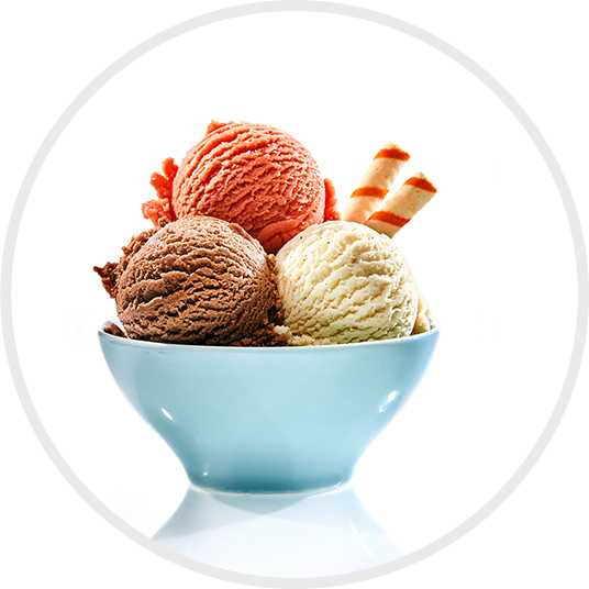Eisbecher mit drei Kugeln Eis
