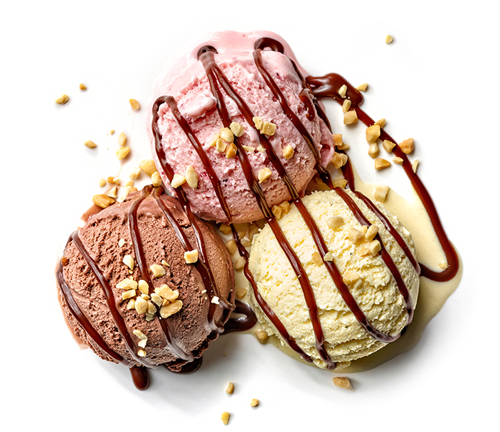 Drei Kugeln Eis mit Pistazien