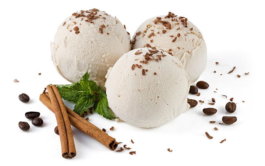 Drei Kugeln Eis – Vanille, Erdbeere und Schokolade
