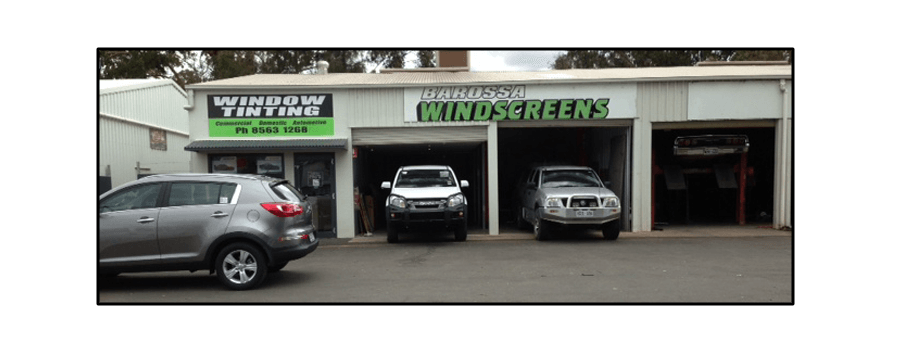 Couple driving from windscreen repair in Tanunda