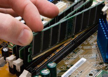 Installing memory chips - Computer repair in Venice, FL Installing memory chips - Computer repair in Venice, FL