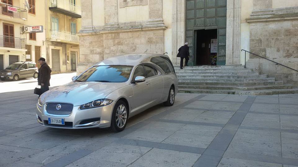 Auto funebre