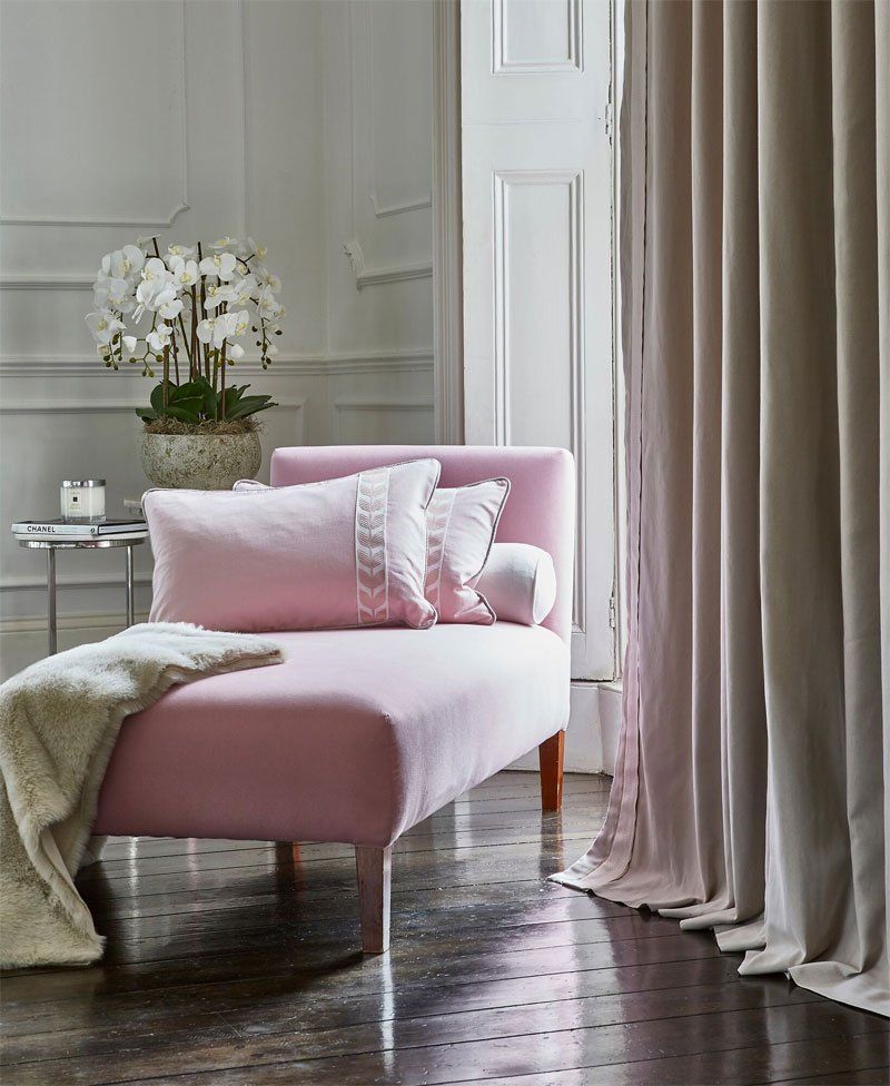 pink lounge