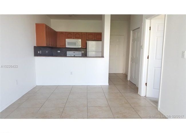735 SW 2nd Street Kitchen and Dining Area