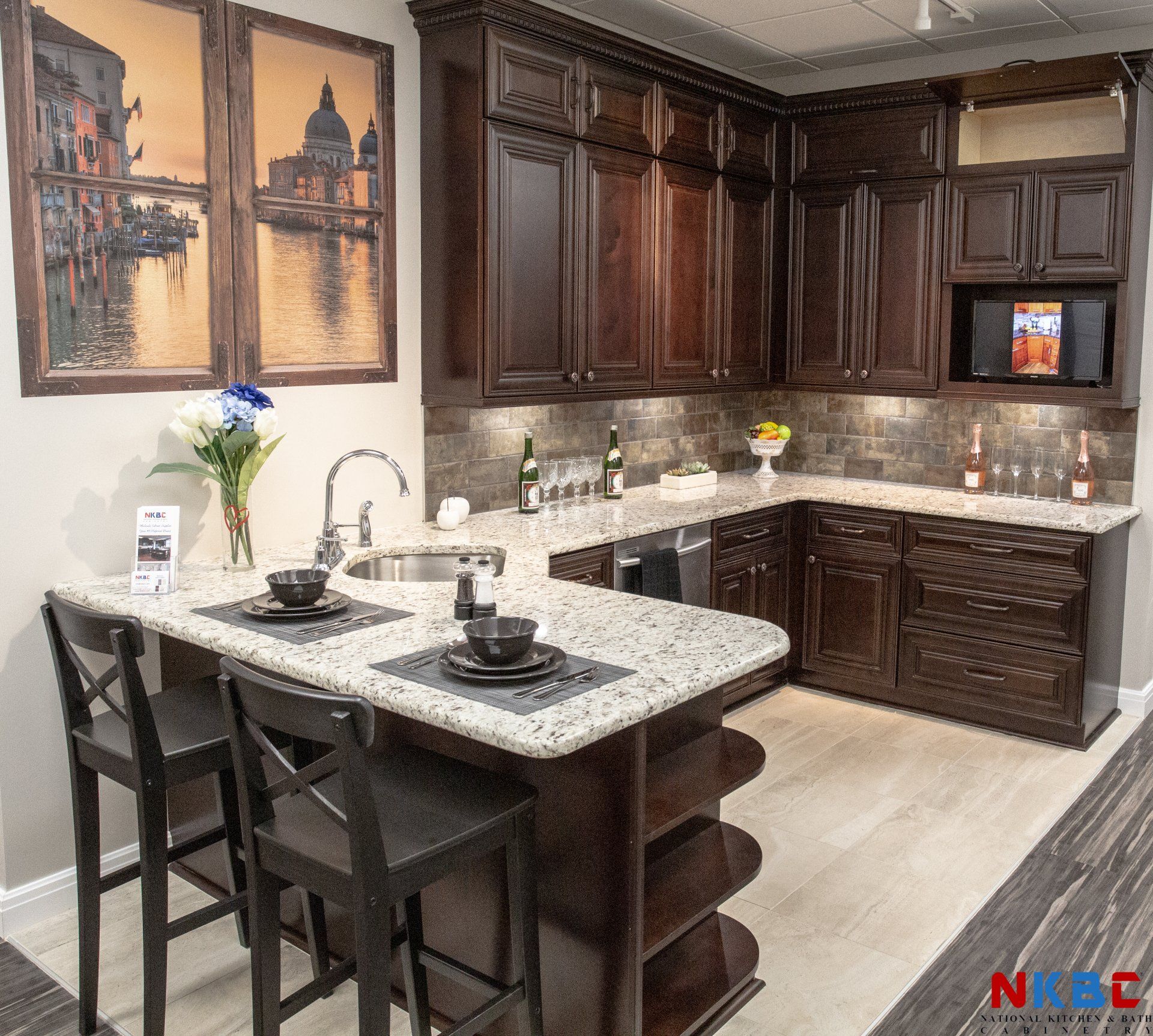 cabinet manufacturer producing cabinets for Joliet, IL